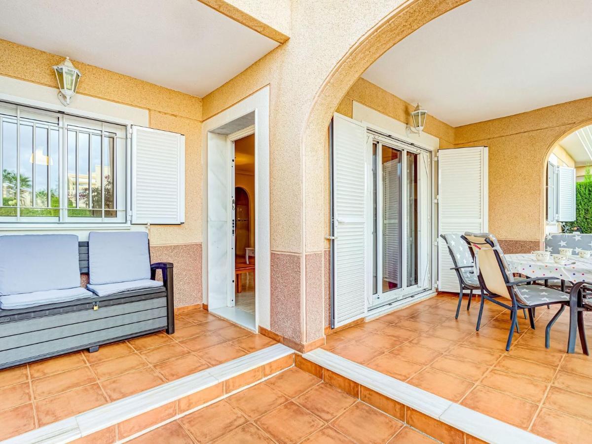 Belvilla By Oyo Lovely Bungalow With Swimming Pool Οριουέλα Εξωτερικό φωτογραφία